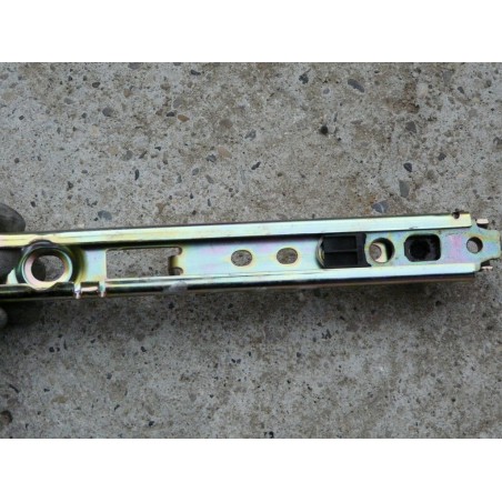 patte fixation metal avec reglage hauteur ceinture de securite renault clio 2 411083b