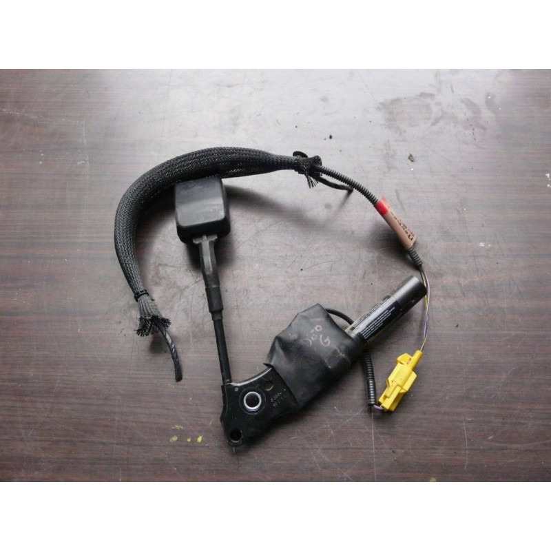 gache pedoncule gauche ceinture securite ford mondeo 1997