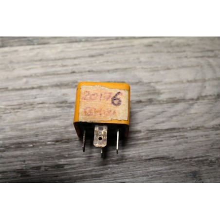 relais 4 broches bmw 1375474