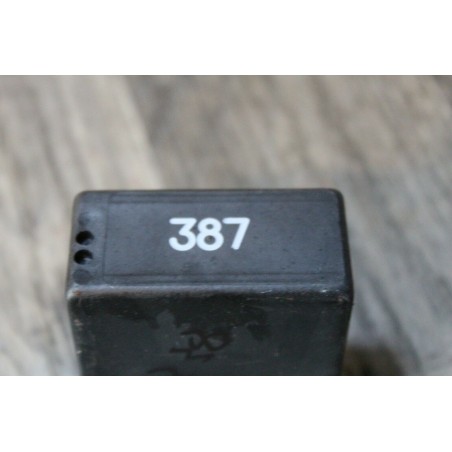 relais 387 commande  phare VW VOLKSWAGEN AUDI 4B0919471