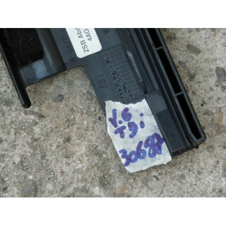 cache plastic fixation siege audi a4 4A0882345