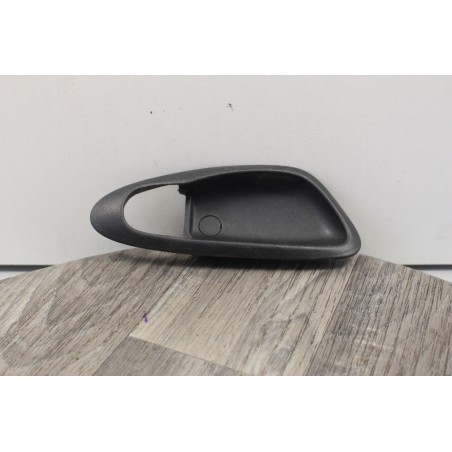 contour cache plastic poignee interieur ouverture porte avant droit mazda RX8