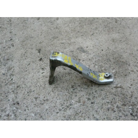 patte metal fixation avant gauche aile parechoc audi a4 8D0821135 D