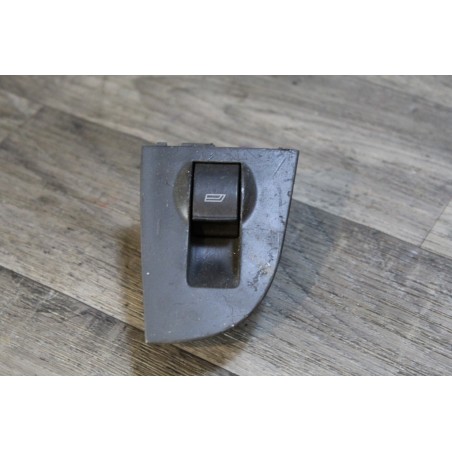 BOUTON LEVE VITRE AVANT DROIT S6 BREAK 2000 4B0959855