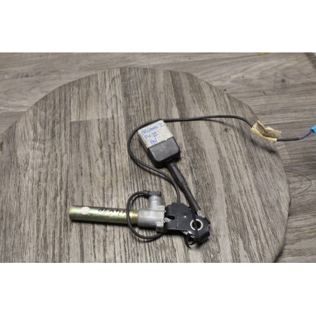 pedoncule gache ceinture avant droit  RENAULT MEGANE 1 TWINGO 7700840664