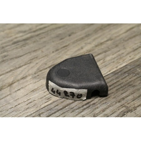 PLASTIC INTERIEUR CACHE FIXATION DE CEINTURE OPEL CORSA A 9288805
