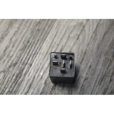RELAIS MOTEUR ESSUI GLACE DAEWOO ESPERO 2.0 16V 1998 94788146
