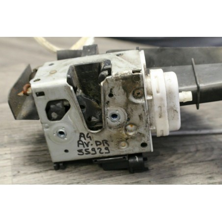 gache de porte avant droit AUDI A4 BREAK 4D1837016 D