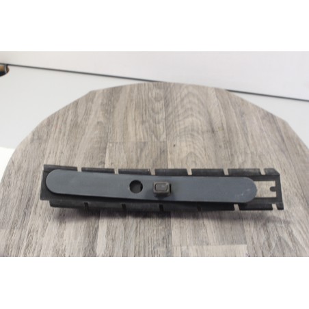 patte fixation avec reglage hauteur ceinture securite renault 7700797670
