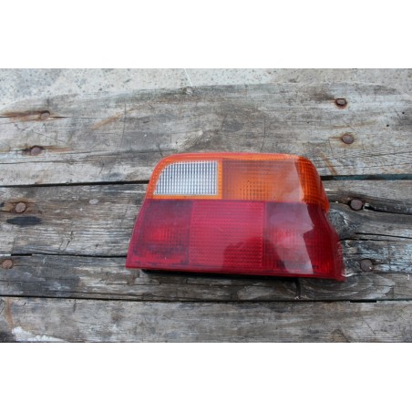 feu arriere droit ford orion escort