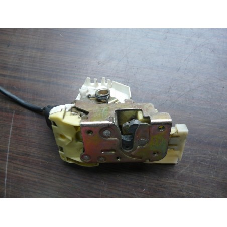 gache de porte avant droit ford mondeo 1997 96bg-f21812-ch