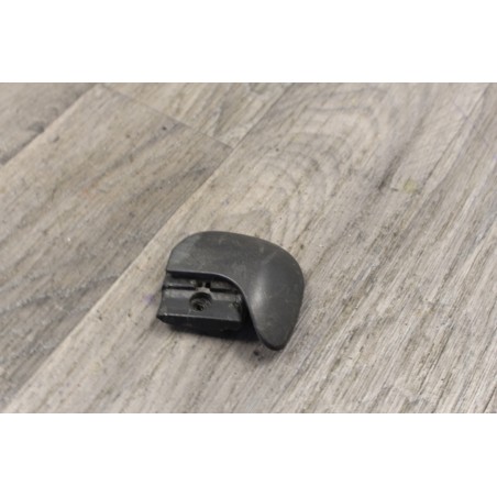 cache plastic fixation siege fauteuil audi a4 8d0881087
