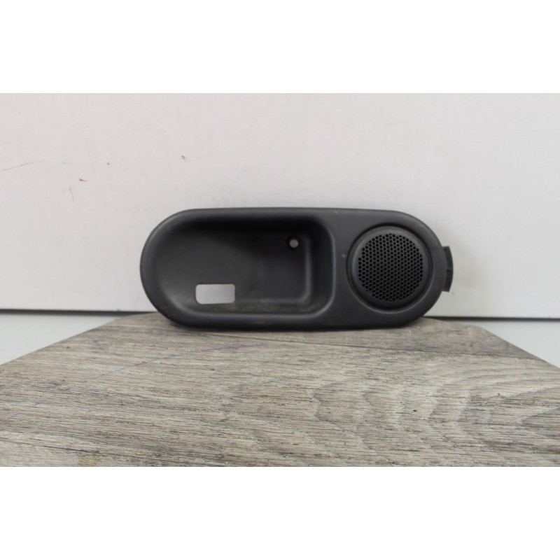 contour poignee interieur gauche ouverture porte avec tweeter rover serie MG 200 400 fvk10009xxx contour poignee interieur gauche ouverture porte avec tweeter rover serie MG 200 400 fvk10009xxx