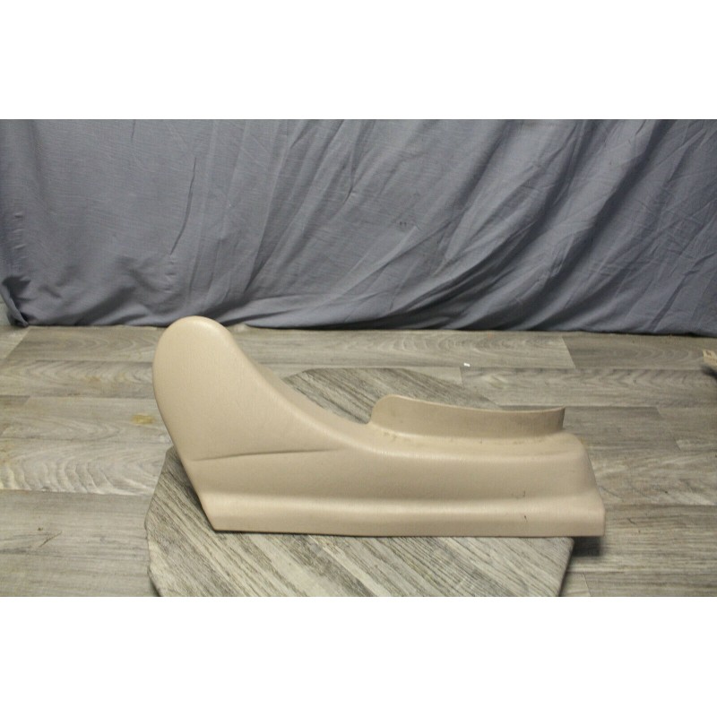 cache plastic interieur avant droit divers FORD FOCUS cache plastic interieur avant droit divers FORD FOCUS