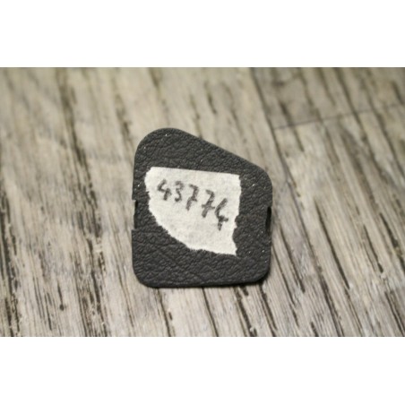 cache plastic bouchon vis divers AUDI A4 4B0864437