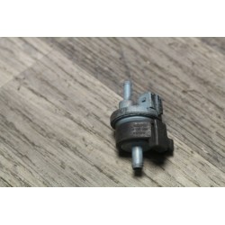 VANNE PURGE TUBULURE ADMISSION D AIR VW VOLKSWAGEN GOLF 051133459