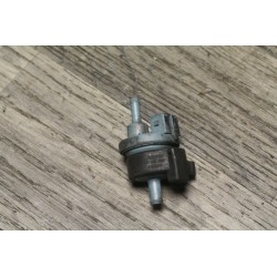VANNE PURGE TUBULURE ADMISSION D AIR VW VOLKSWAGEN GOLF 051133459