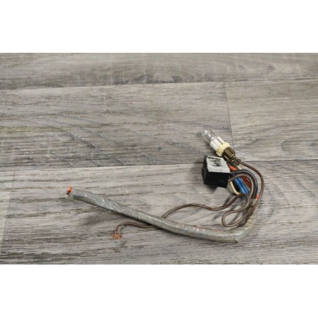 prise avec bout de cablage RENAULT R16 TL 5P