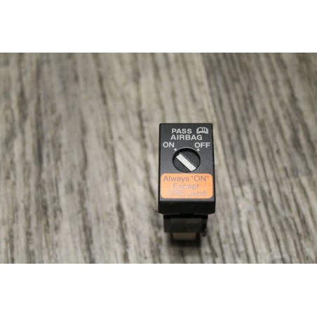 bouton COMMANDE ON OFF AIRBAG MAZDA RX8 2006