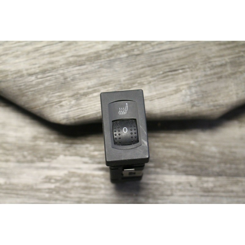 bouton degivrage VW VOLKSWAGEN PASSAT BREAK 2001 3B0963564 D bouton degivrage VW VOLKSWAGEN PASSAT BREAK 2001 3B0963564 D