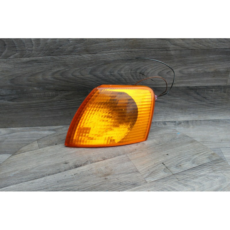 clignotant avant gauche orange VOLKSWAGEN PASSAT 1997 3B0953049 clignotant avant gauche orange VOLKSWAGEN PASSAT 1997 3B0953049