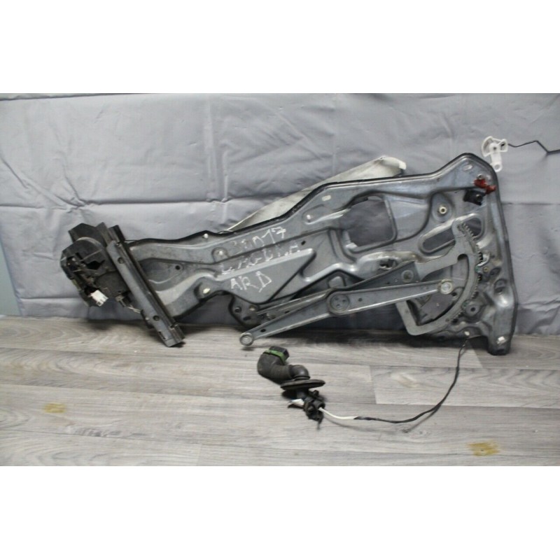 leve vitre manaule arriere droit RENAULT LAGUNA 1 7701672416