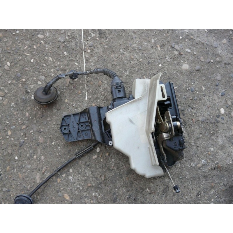 gache de porte arriere droit volkswagen passat v6 tdi annee 2000 break 3b0839085