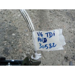 gache de porte avant droit AUDI A4 V6 2.5 TDI 150CV break quattro 2000