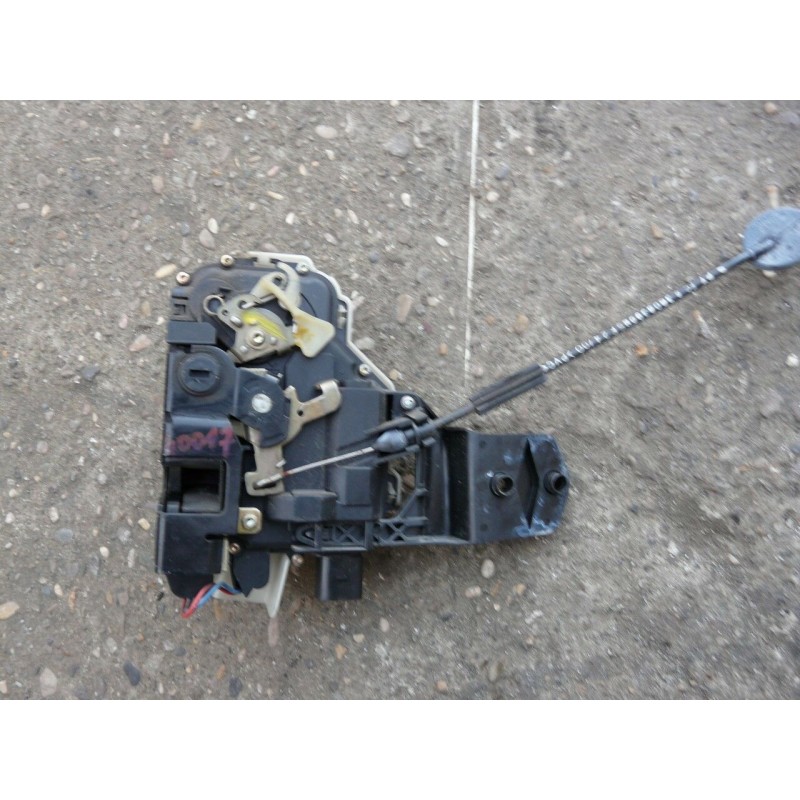 gache de porte arriere gauche volkswagen passat v6 tdi 2000 break 3b083908