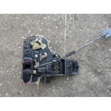 gache de porte arriere gauche volkswagen passat v6 tdi 2000 break 3b083908