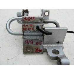 charniere de porte arriere droit AUDI A4 V6 2.5 TDI 150CV break 8D0833412C