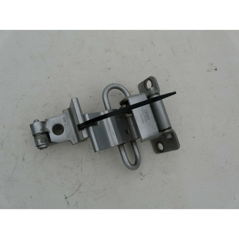 charniere de porte arriere gauche AUDI A4 V6 2.5 TDI 150CV break 8D0833411C