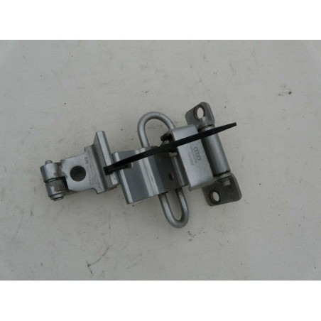 charniere de porte arriere gauche AUDI A4 V6 2.5 TDI 150CV break 8D0833411C