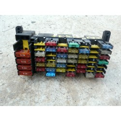 PLATINE BOITE A FUSIBLE AVEC RELAIS ET FUSIBLE RENAULT SAFRANE 2200 SI 1996