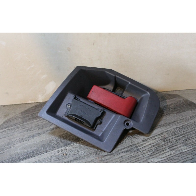 poignee ouverture capot prise diagnostique mercedes CLASS A 1686890111 poignee ouverture capot prise diagnostique mercedes CLASS A 1686890111