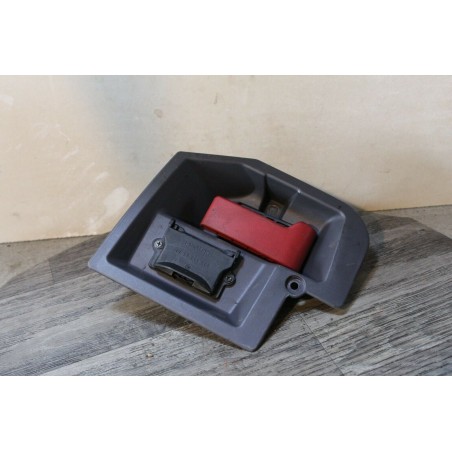 poignee ouverture capot prise diagnostique mercedes CLASS A 1686890111