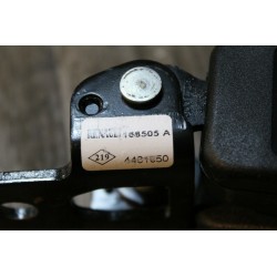 GACHE DE CEINTURE ARRIERE PEDONCULE RENAULT MEGANE ET SCENIC 2