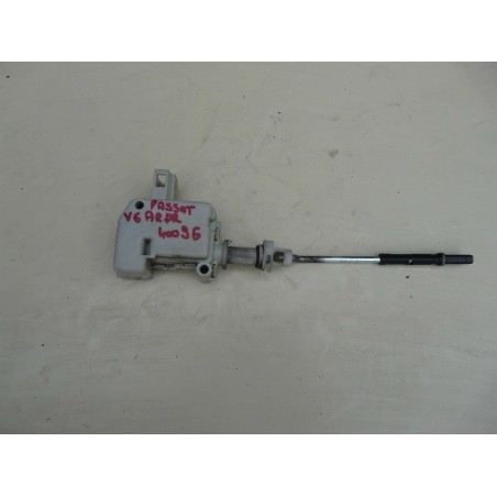 MOTEUR FERMETURE CENTRALISE ARIERE DROIT PASSAT BREAK V6 TDI 2000 3B0810773