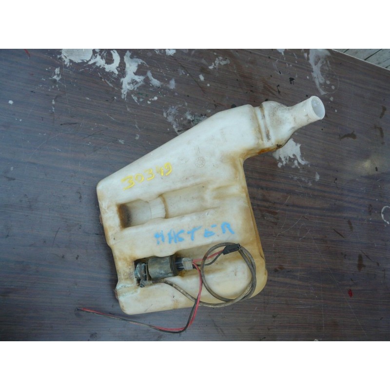 Bocal Lave Glace RENAULT MASTER DIESEL ANNEE 1992 Bocal Lave Glace RENAULT MASTER DIESEL ANNEE 1992