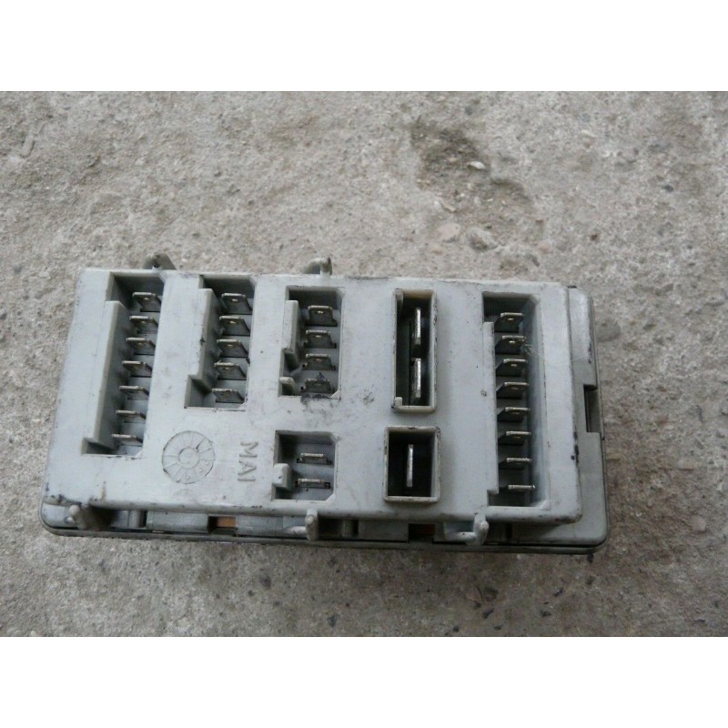 platine porte fusible PEUGEOT 106 1.4 DIESEL 1994 platine porte fusible PEUGEOT 106 1.4 DIESEL 1994
