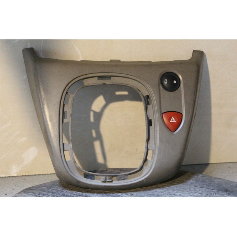 plastic habillage levier vitesse RENAULT LAGUNA 2 8200211906 bouton warning plastic habillage levier vitesse RENAULT LAGUNA 2 8200211906 bouton warning