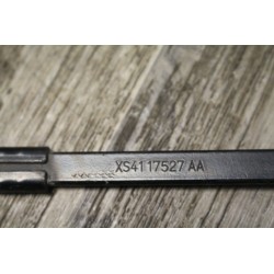 BRAS D ESSUI GLACE AVANT DROIT FORD FOCUS XS117527AA