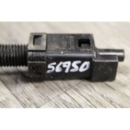 contacteur pedale d embrayage AUDI A4 2.5 V6 TDI 150CV 2000 811907343
