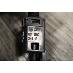 contacteur pedale d embrayage AUDI A4 2.5 V6 TDI 150CV 2000 811907343