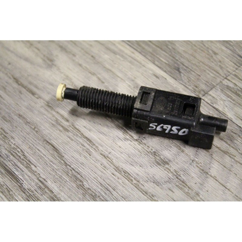 contacteur pedale d embrayage AUDI A4 2.5 V6 TDI 150CV 2000 811907343