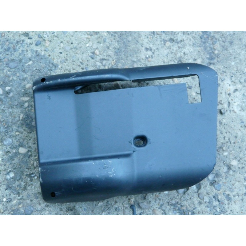 cache plastic inferieur colonne direction AUDI A4 V6 2.5 TDI break 2000 8D195351G cache plastic inferieur colonne direction AUDI A4 V6 2.5 TDI break 2000 8D195351G