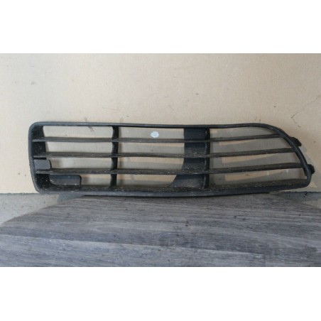 GRILLE AVANT DROIT PARECHOC AUDI A4 8D0807346 J