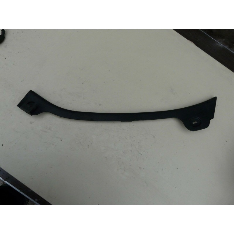 plastic habillage interieur gauche volkswagen PASSAT 2000 3B0867767 plastic habillage interieur gauche volkswagen PASSAT 2000 3B0867767