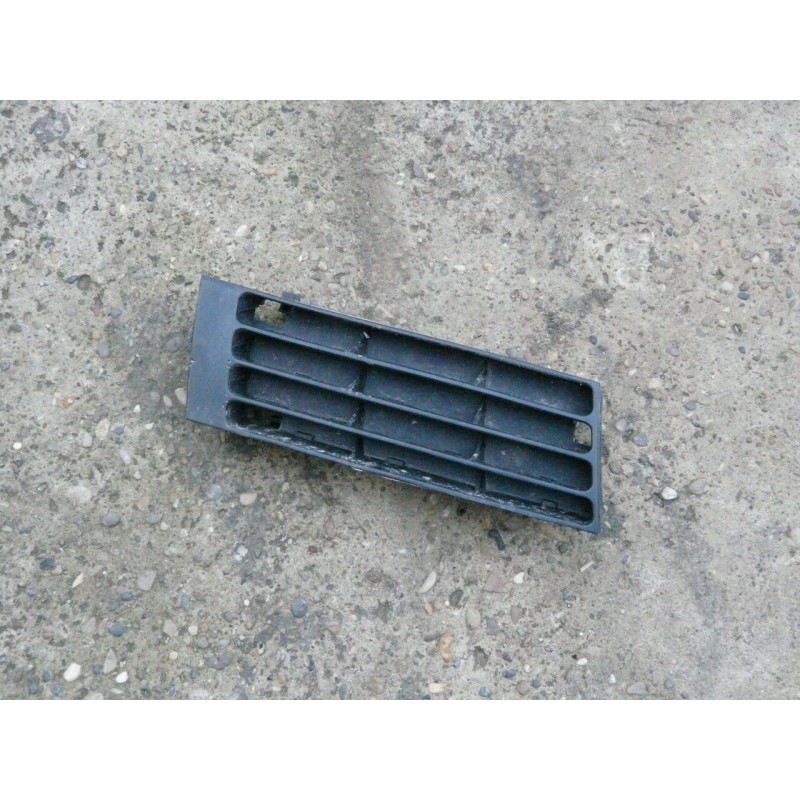 grille avant droit parechoc AUDI A4 V6 2.5 TDI break 2000 8D0807346 AR grille avant droit parechoc AUDI A4 V6 2.5 TDI break 2000 8D0807346 AR