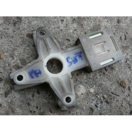 PLASTIC PATTE PORTIERE ARRIERE GAUCHE PASSAT BREAK V6 2.5 TDI 2000 3B0839833